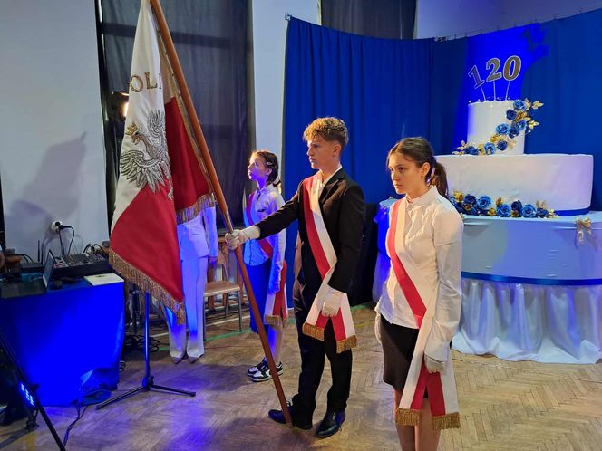 Szkoła Podstawowa nr 1 w Starachowicach ma już 120 lat. Zobaczcie zdjęcia z uroczystości