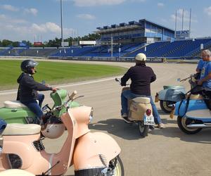 Osy kręciły kółka na stadionie żużlowym w Lesznie. Ogólnopolski zlot skuterów Osa Osieczna-Leszno 