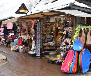 Prawdziwe góralskie pamiątki na wagę złota? Chińszczyzna dosłownie zalewa Zakopane