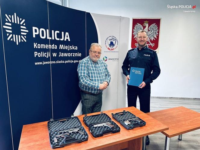 Broń znaleziona przez policjantów.