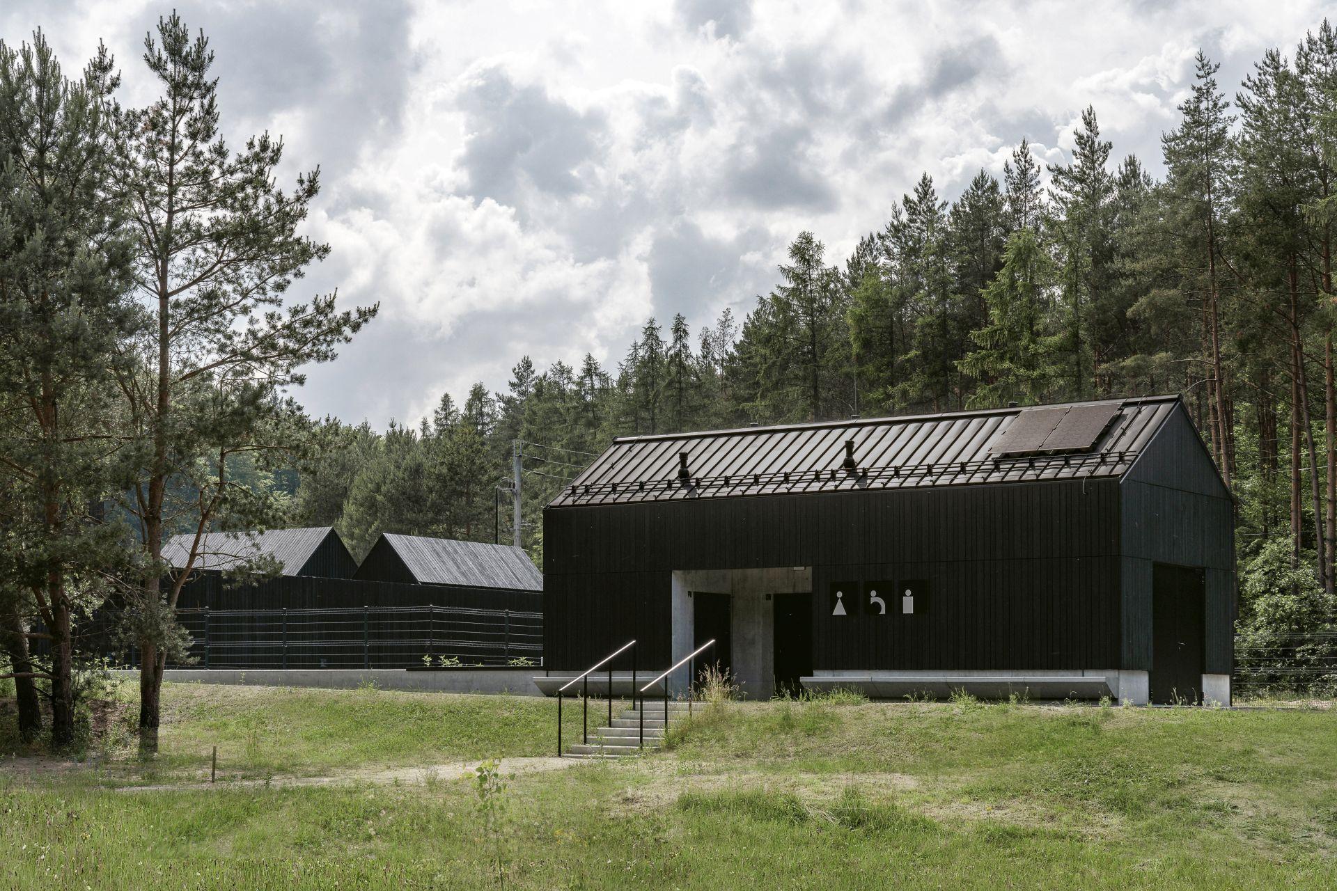 Budynek edukacyjny w Leśnym Ogrodzie Botanicznym Marszewo w Gdyni