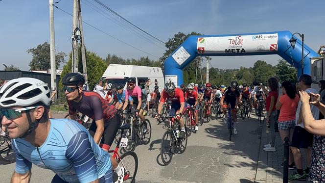 Sportowa rywalizacja i wspólne pomaganie. Za nami 8. edycja Tour de Cracovia Amatorów! 