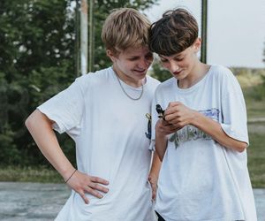 Młodzieżowe Słowo Roku 2025 właśnie ruszyło! Które słowo wygra w tym roku?
