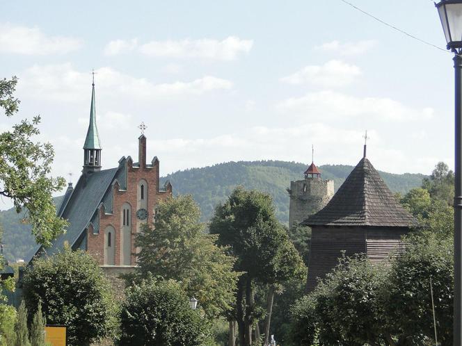 To jedno z najmniejszych miast na mapie Małopolski. Można w nim podziwiać sławny zamek