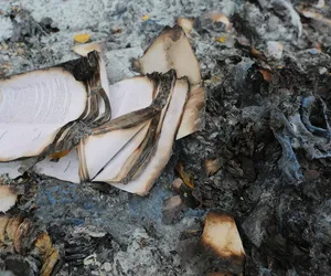 Nikt nie zauważył pożaru w bloku, nikt nie zauważył śmierci 56-latka! Tragedia w Łodzi