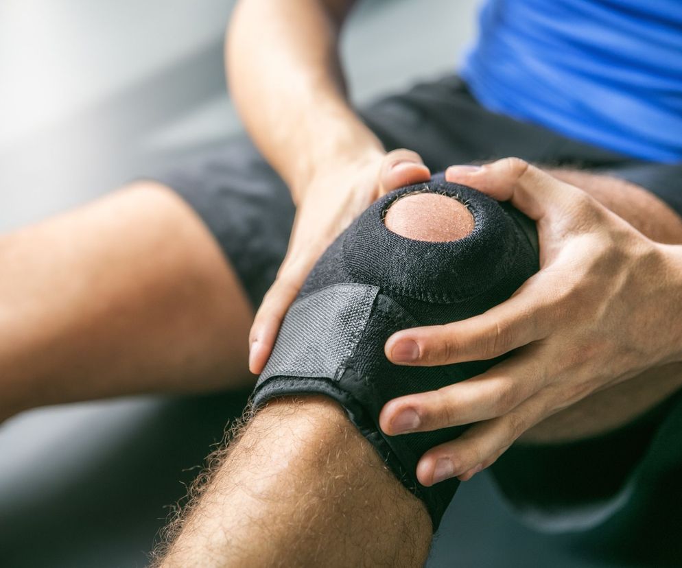 Niestety, jeśli zabierzemy się za intensywną aktywność fizyczną po dłuższej stagnacji, dość łatwo o urazy: skręcenia, przeciążenia, sforsowania. Oto praktyczny poradnik pierwszej pomocy dla weekendowych sportowców.