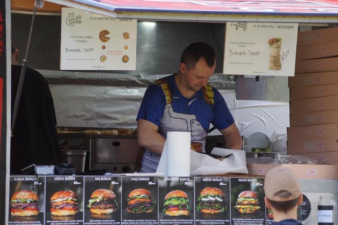 Restauracje na kółkach zaparkowały na bydgoskiej Wyspie Młyńskiej [ZDJĘCIA]