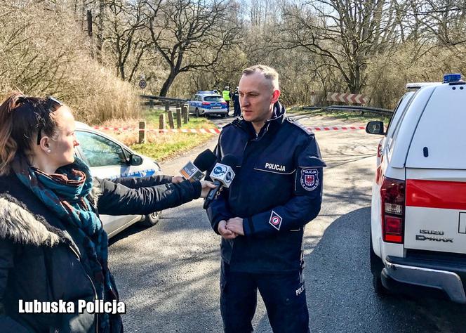 Ford Mondeo wpadł do rzeki Drawa, cztery młode osoby nie żyją