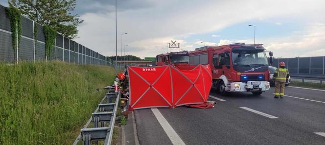 Wypadek śmiertelny na autostradzie A4 pod Tarnowem. Osobówka zderzyła się z autobusem