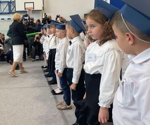 Pierwsza Dama uczciła z uczniami 100 lat od nadania imienia Stefana Batorego Szkole Podstawowej w Liwie