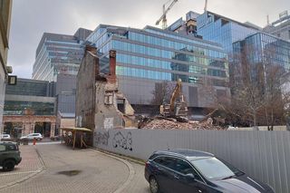 Deweloper wyburzył kamienicę przy Łuckiej 8 mimo protestów