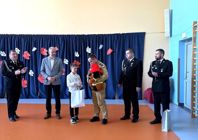 Iwo uratował rodzinę z pożaru.