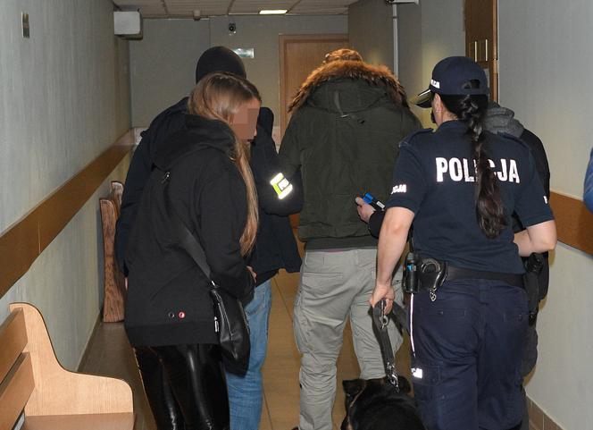 Kobiety całowały kwasowych morderców