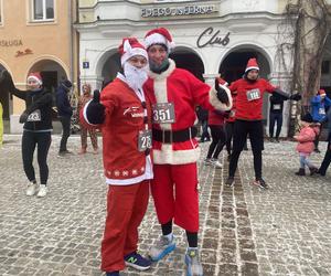 Bieg Mikołajów w Olsztynie 2023. Kilkaset osób pobiegło dla dzieci. Zobaczcie zdjęcia!