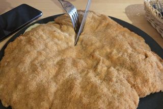 Opłata za dodatkowe talerze podzieliła internautów. Właściciel restauracji tłumaczy powody 