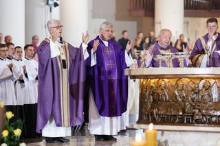 kardynał Krajewski - czy to przyszły papież?