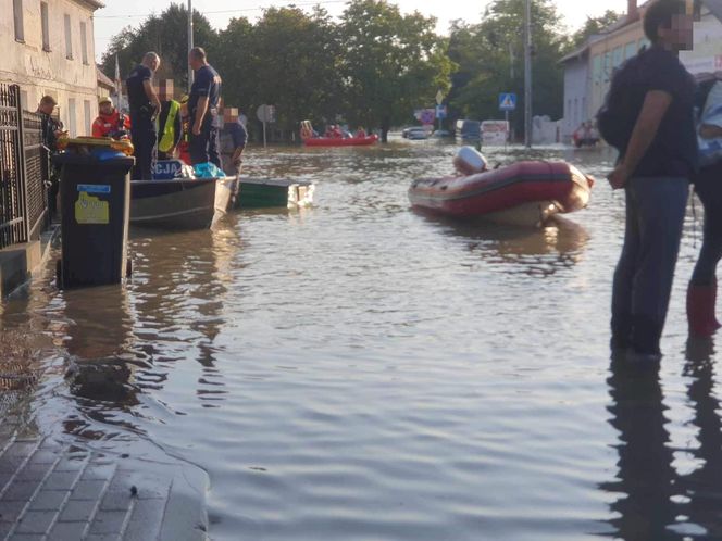 Opolskie. Powódź w Lewinie Brzeskim. 90 procent miasta zostało zalane [ZDJĘCIA].