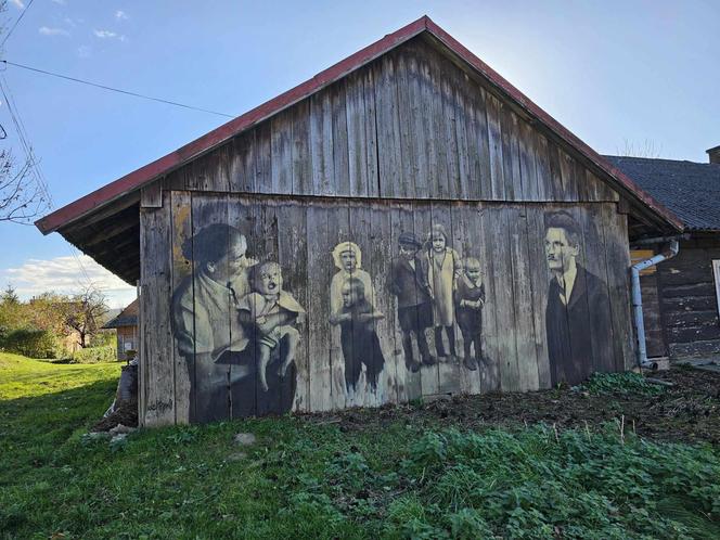 Poruszający mural rodziny Ulmów w Markowej