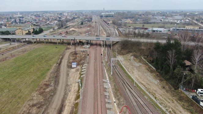 Modernizacja Rail Baltica: Łapy - widok z drona na przebudowę torów