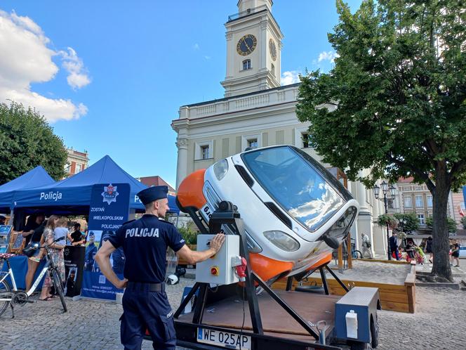 Policjanci świętowali na Rynku w Lesznie. Był uroczysty apel i piknik