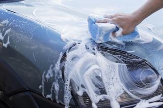 Mycie samochodu na dwa wiadra