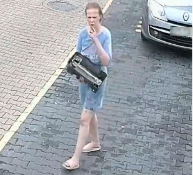 Tychy: Zamiast zamówić Big Maca rozwaliła monitor do zamawiania w McDonald's. Jest poszukiwana