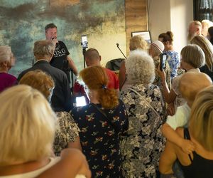 Poseł Michał Wójcik chce być nowym Elvisem Presleyem