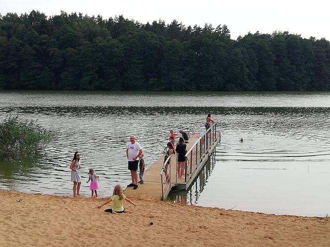 Plaża pod Olsztynkiem zmieniła się nie do poznania. Jest już oficjalnie otwarta! [ZDJĘCIA]