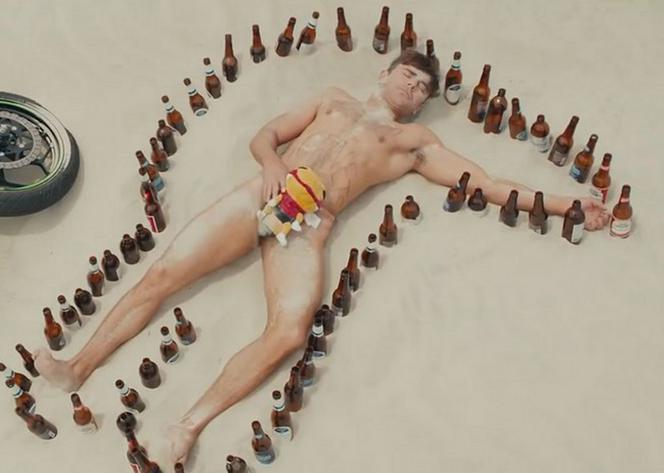 Zac Efron nago w Dirty Grandpa