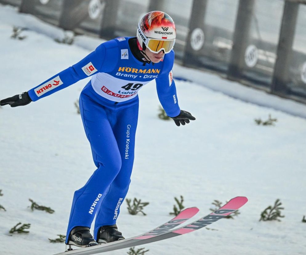 Paweł Wąsek na podium w konkursie Pucharu Świata w skokach narciarskich w Lahti