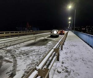 Starachowice. Zderzenie kilku samochodów na wiadukcie