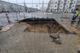 Dramat mieszkańców Pragi! Woda wyżłobiła dziurę na 7 metrów! 
