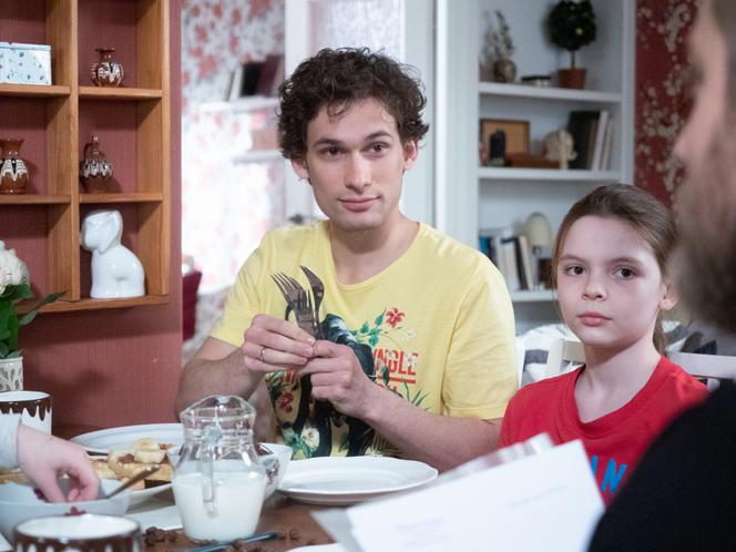 Na Wspólnej, odcinek 3291:  Jarek (Wojciech Rotowski), Jaruś (Jan Leśniewski), Bruno (Dawid Czupryński)	