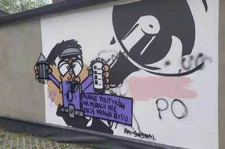 Katowice: Mural z Rafałem Trzaskowskim został ZAMALOWANY antypolitycznym manifestem [FOTO]