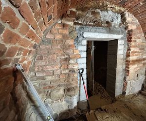 Co kryje tajemnicza krypta w klasztorze w Kazimierzu Biskupim