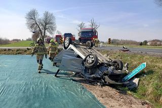 Groźne dachowanie na DK91. Wśród rannych matka z 2-letnim dzieckiem