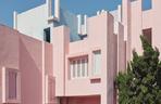 Ikony postmodernizmu: Muralla Roja projektu Ricardo Bofilla