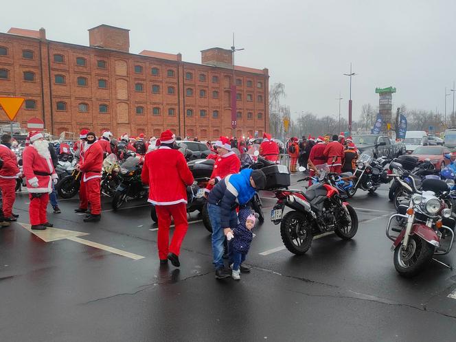 Mikołaje na motocyklach w Manufakturze. Finał corocznej akcji charytatywnej [ZDJĘCIA]