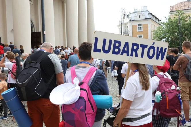 Pątnicy ruszyli na szlak! Z Lublina wyruszyła Lubelska Piesza Pielgrzymka na Jasną Górę 2023