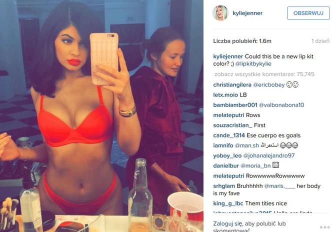 Kylie Jenner w czerwonej bieliźnie