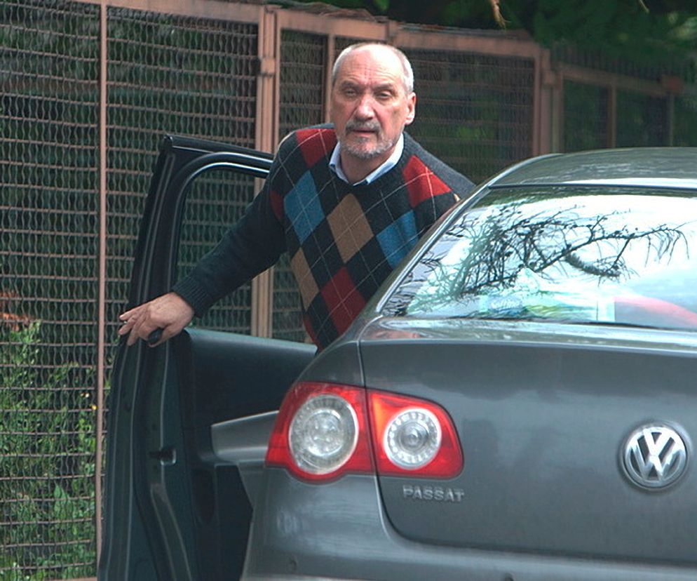 Macierewicz, samochód