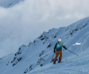 Zima 2025 coraz bliżej w Tatrach! Szlaki śliskie, jeziora zamarzają, schroniska zamknięte