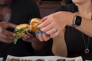 Influencerka kręciła film na Instagrama. Nagle uderzyło w nią auto!