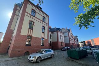 Zakończył się remont dachu kamienicy na Dąbrowskiego w Lesznie