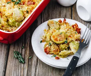 Brukselka pieczona z serem będzie królować na waszych stołach. Smak pozytywnie zaskakuje