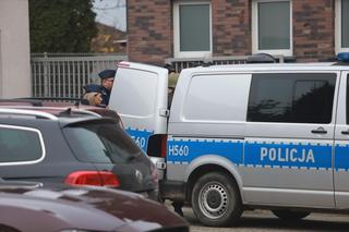 Brutalne morderstwo w Mławie. Odciął swojej siostrze głowę dwoma nożami. Jej ciało znalazły malutkie dzieci