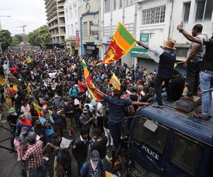 Sri Lanka. Ogromne protesty w Kolombo. Prezydent uciekł ze swojej rezydencji [ZDJĘCIA]