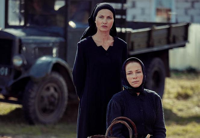 Talianka. Giulietta (Joanna Moro), Tatiana (Jekaterina Gusiewa)