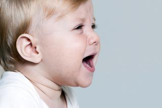 Jak rozpoznać przyczynę płaczu dziecka i co zrobić, by uspokoić niemowlę?