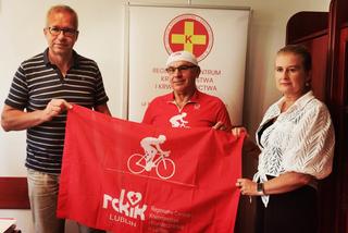 Pokonuje na rowerze ponad 3000 km i zachęca do oddawania krwi. Janusz Kobyłka odwiedził także RCKiK w Kaliszu. 